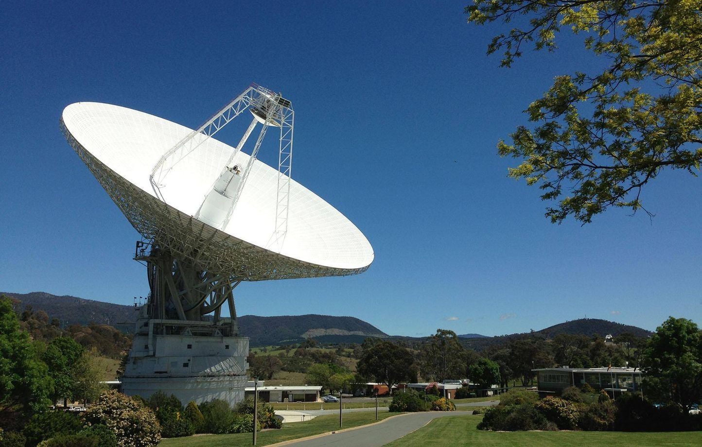 Situado en España, un importante centro de comunicaciones de la NASA destruido por las llamas Situado en España, un importante centro de comunicaciones de la NASA destruido por las llamas